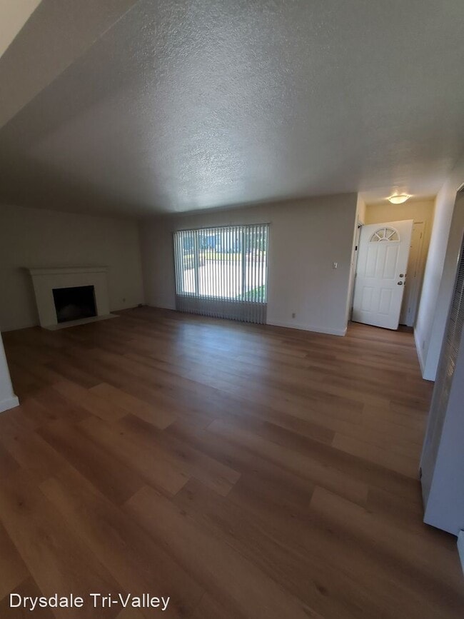 Building Photo - 3 br, 2 bath House - 109 Roslyn Dr.
