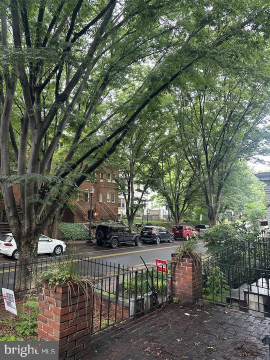 Foto del edificio - 2639 Woodley Pl NW