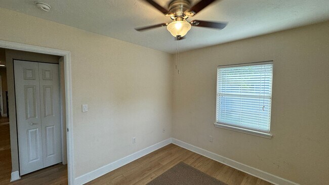 Building Photo - Unfurnished or Furnished Annual Rental Ava...