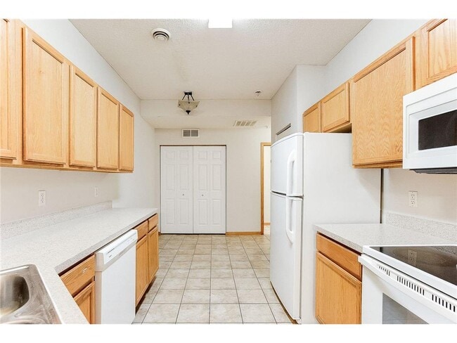 Foto del edificio - 5040 Holly Ln N