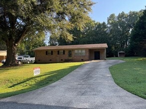 Building Photo - 1696 Crestland Dr