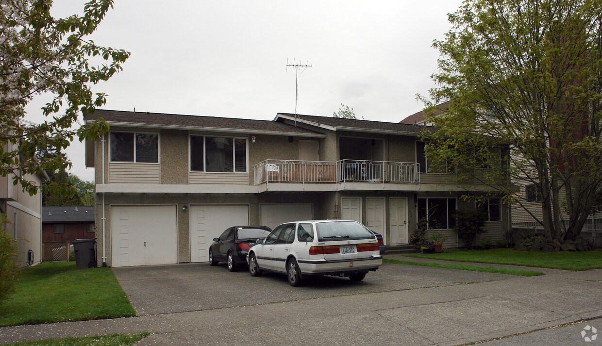 Building Photo - 9524-9528 Interlake Ave