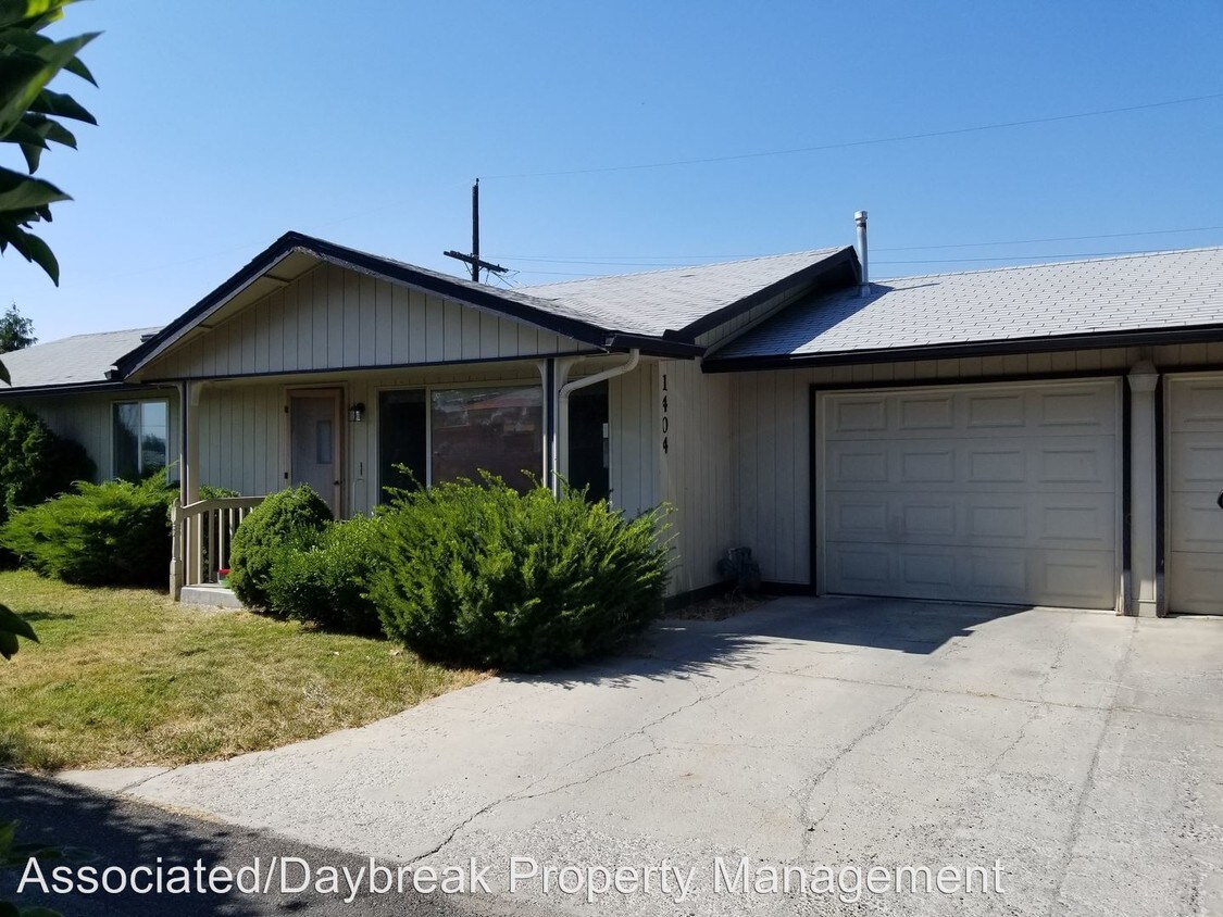 1404 S 32nd Ave, Yakima, WA 98902 House Rental in Yakima, WA