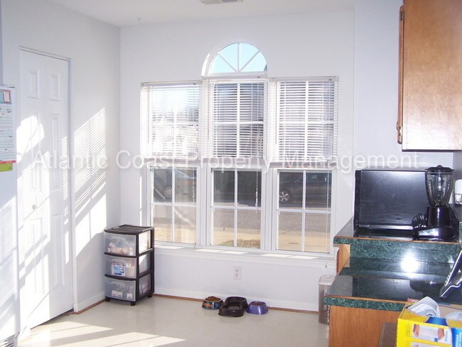 Building Photo - 118 River Walk Ct