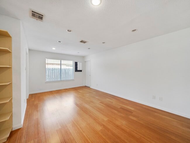 Foto del edificio - 1223 Bramblebury Dr