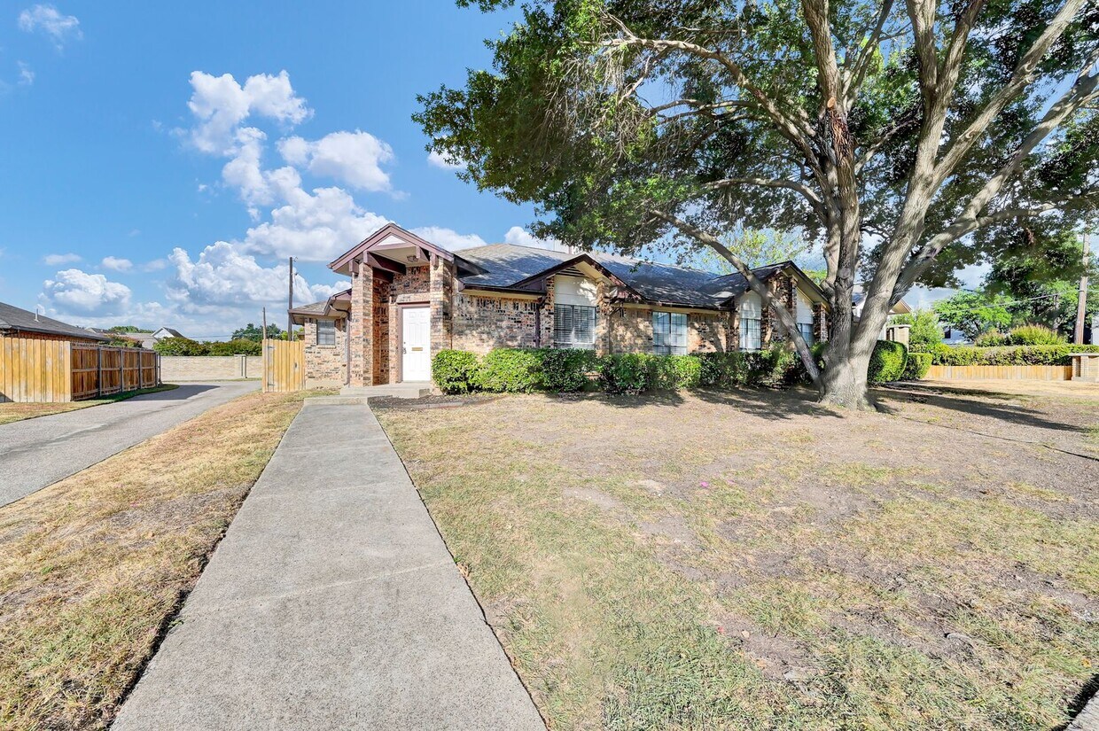 Primary Photo - 4051 Saint Christopher Ln