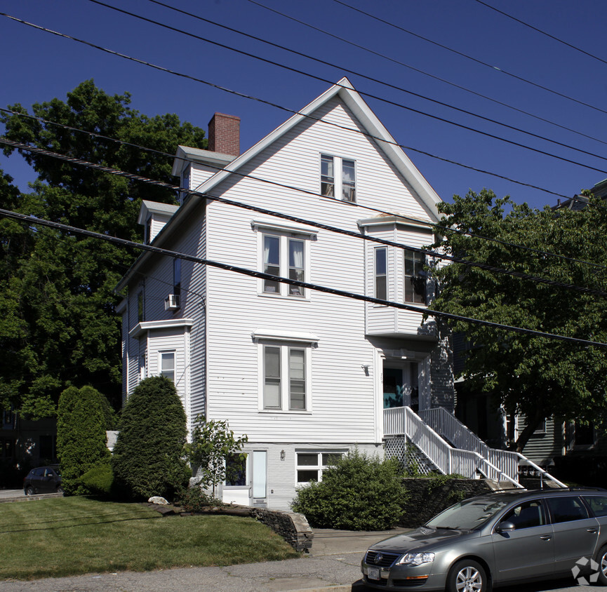 Building Photo - 364 Thayer St