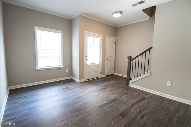 Building Photo - 633 Broadview Pl NE