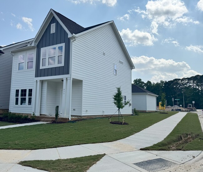 Building Photo - 833 Portland Rose Dr