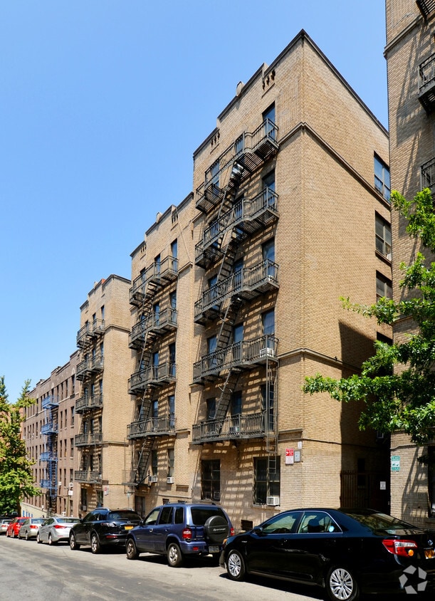 Primary Photo - 111-119 Tudor Pl