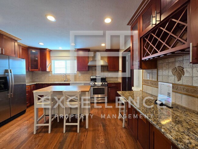 Foto del edificio - 2 Story Charming Updated Farmhouse, Minute...