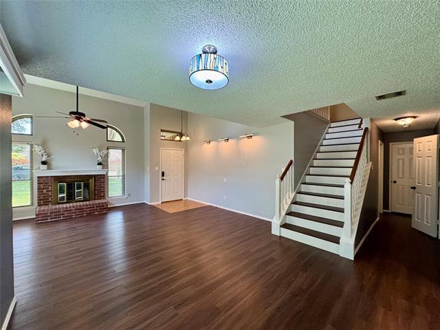 Foto del edificio - 5922 Hillside Ln