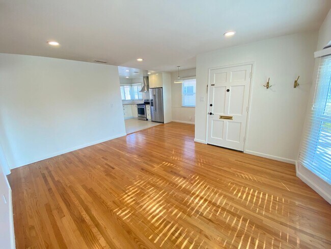 Foto del edificio - Perfect 2 Bedroom Lakewood House For Rent!