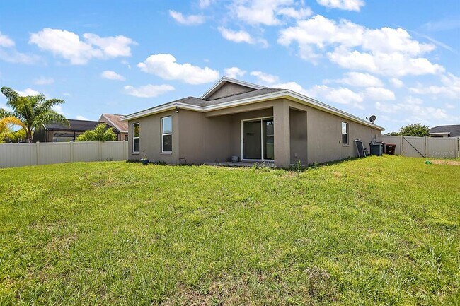 Foto del edificio - 581 Greenshank Dr