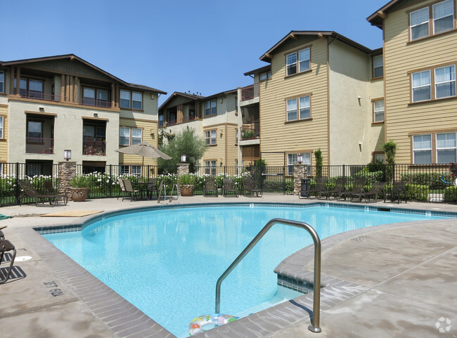 Building Photo - The Crest at Fair Oaks