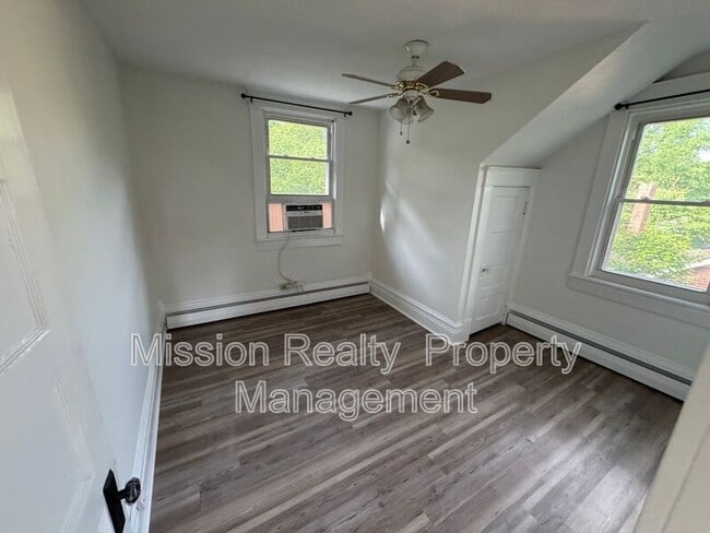 Building Photo - 2132 Ginter St