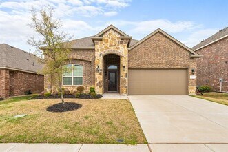 Building Photo - 2104 Lake Cliff Dr