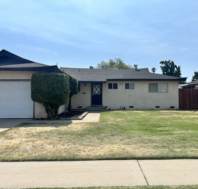 Foto del edificio - 4563 N Maple Ave