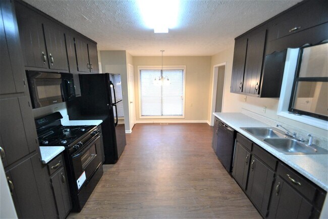 Foto del edificio - 4070 Sumit Wood Dr NW