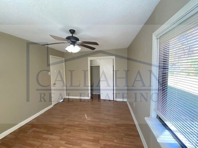 Building Photo - NLR Updated Home