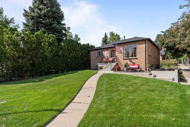 Building Photo - Stunning 4 Bed 2 Bath Home across the Stre...