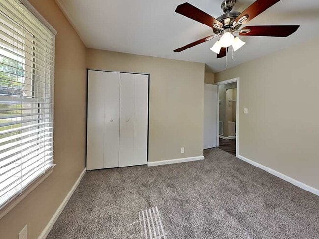 Foto del edificio - 277 Rocking Hill Dr SW