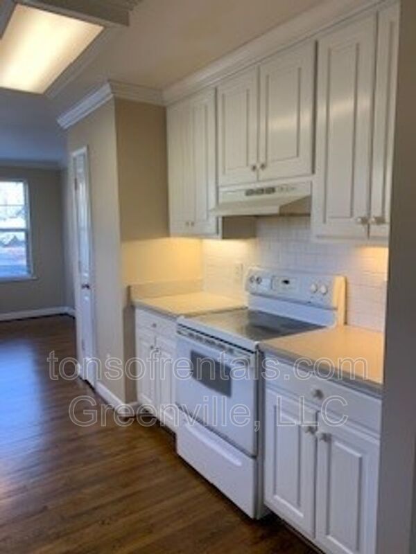Building Photo - 303 Dupont Dr