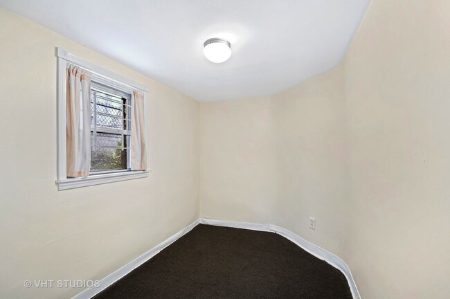 1st Bedroom - 2347 W Medill Ave