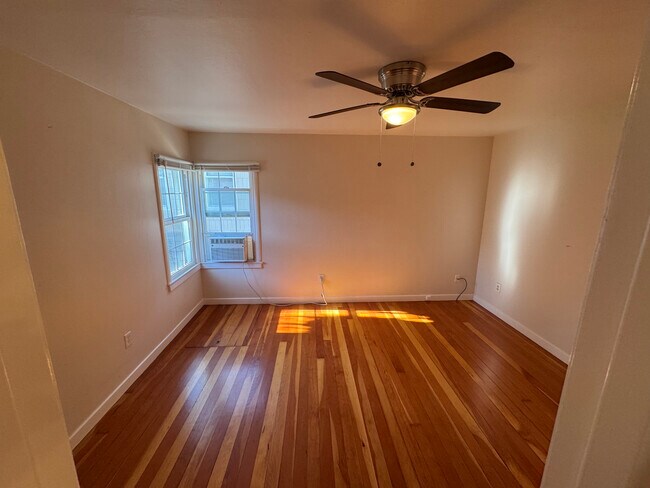 Foto del edificio - 627 Rose Ave