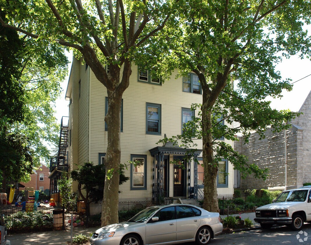 Building Photo - 606 - 608 Swede St