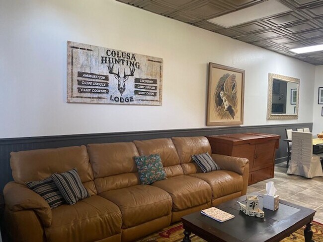 Building Photo - Fully Furnished Spacious 2 Bedroom Apartme...