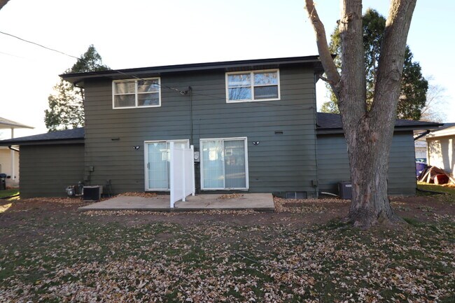 Foto del edificio - Updated 3-Bed Duplex with 1.5 Baths in Appleton