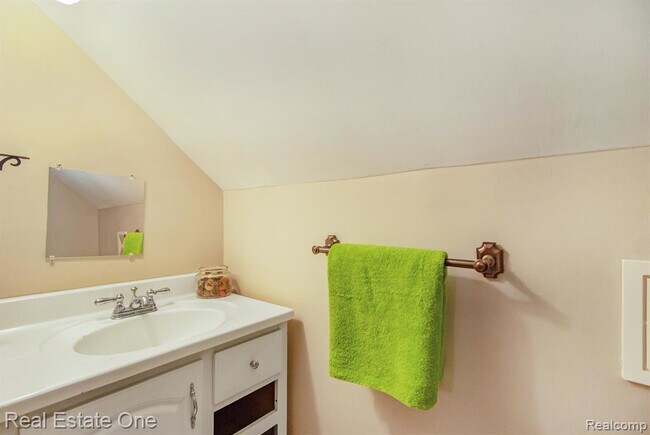 Building Photo - 890 Twin Towers