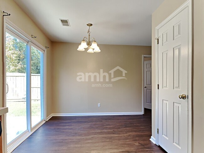 Foto del edificio - 9001 Greenbriar Dr