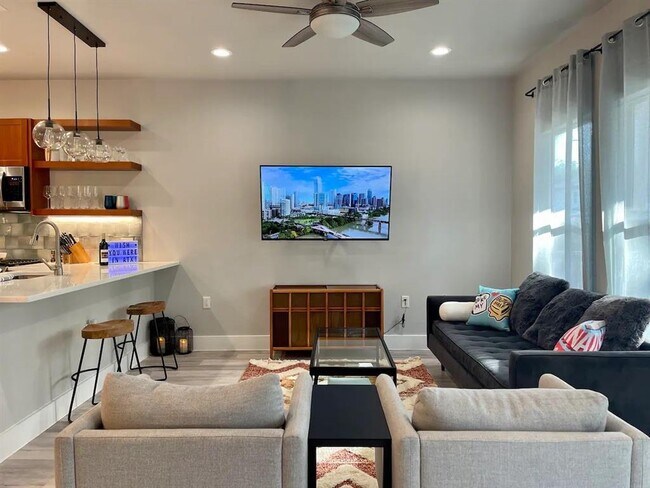 Building Photo - 3000 Prado St