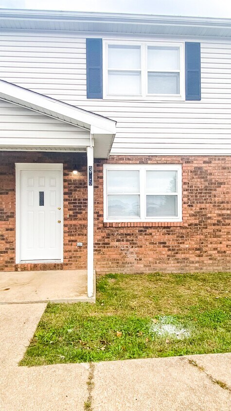 Primary Photo - 305 Country Villa Ln