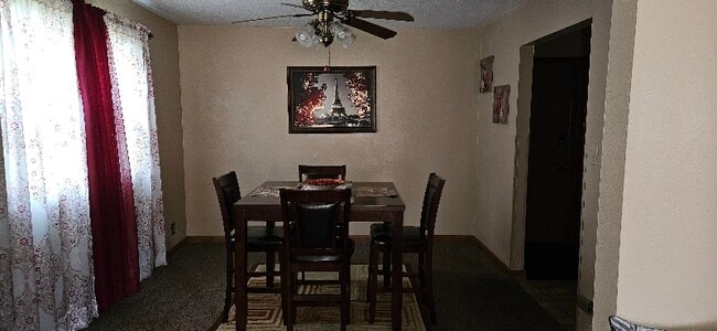 Foto del edificio - 1645 Tanglewood Dr