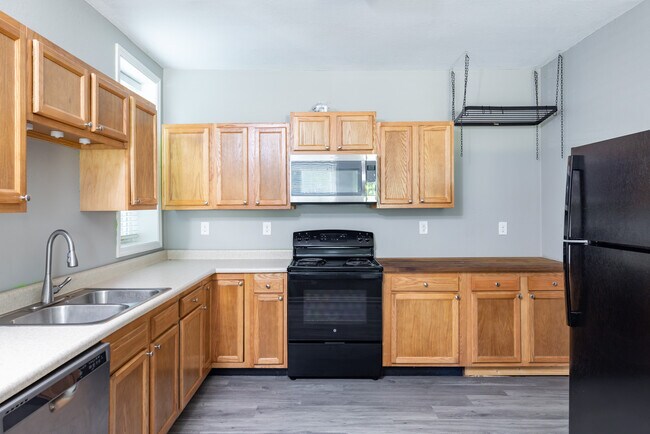 Building Photo - 3823 River Park Dr