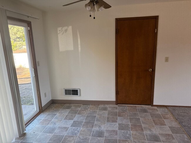Foto del edificio - NE 3 Bdrm House, 2 Bath, New Carpet & Pain...