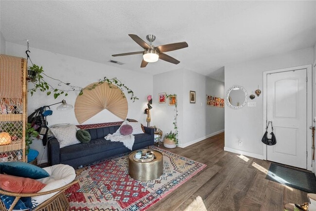 Foto del edificio - 5900 Harwill Cir
