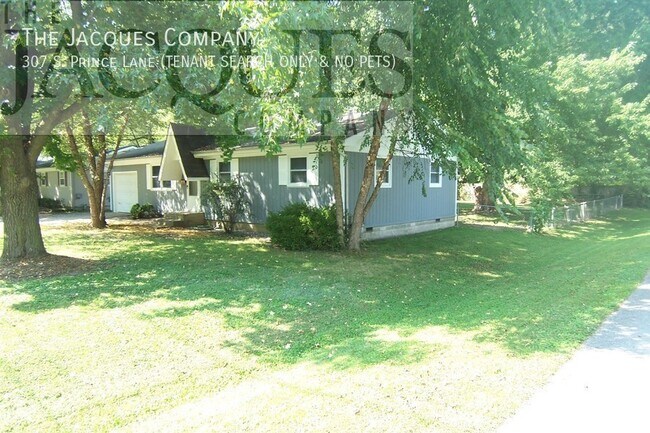 Building Photo - Very Clean Up to Date 3 Bedroom 1 Bath Hom...