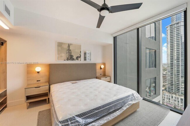 Foto del edificio - 601 NE 1st Ave