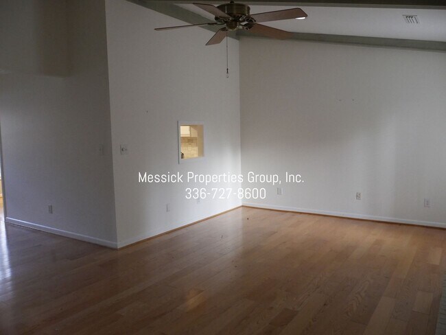Building Photo - Breckinridge on Peace Haven Road!