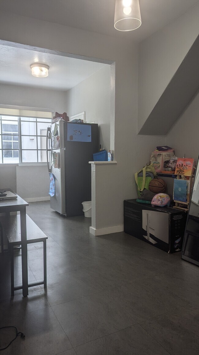 Foto del edificio - 826 Meridian Ave