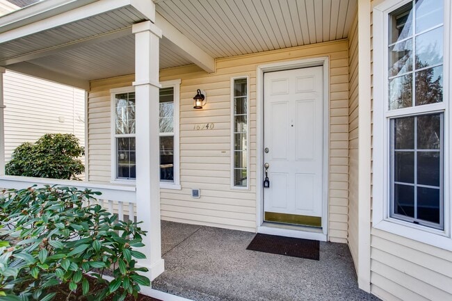 Building Photo - 16940 SW Kattegat Dr