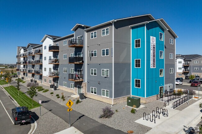 Alternar - Farmstead Apartments