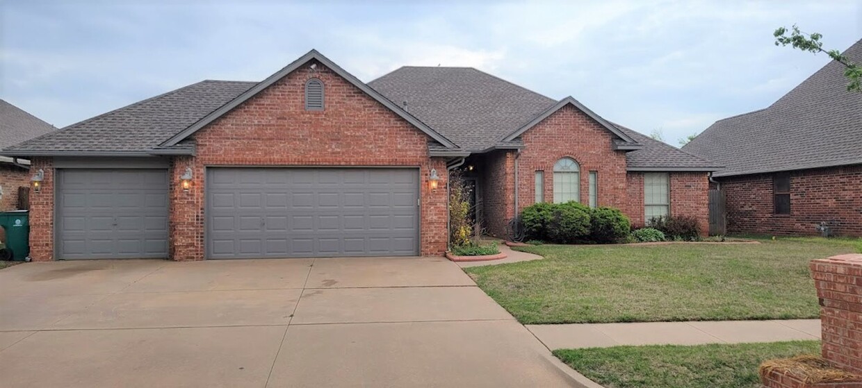 Foto principal - Great 4 Bed, 2 Bath, in Gated Community / ...