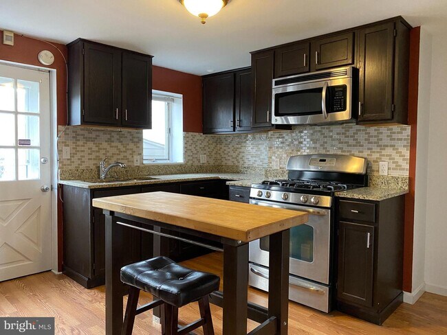 Foto del edificio - 411 E Cross St