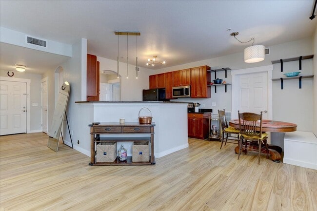 Building Photo - Charming 2-bedroom, 2-bath condo in Erie, CO,