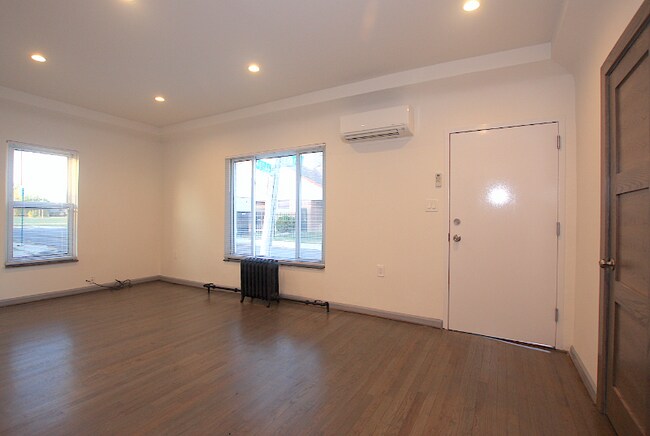 Building Photo - 1341 Crane St